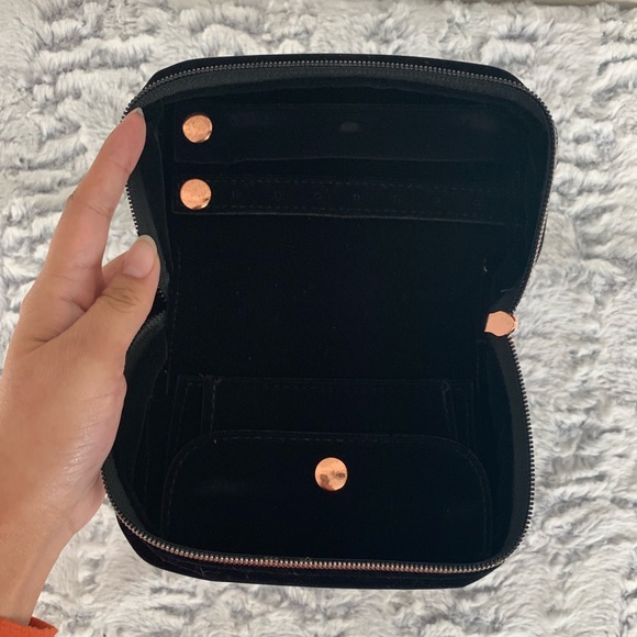 James Bond 007 Handbags - NWOT ✨ James Bond 007 velvet Jewelry travel case